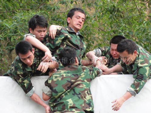 東莞拓展訓(xùn)練風(fēng)采：加油！加油！